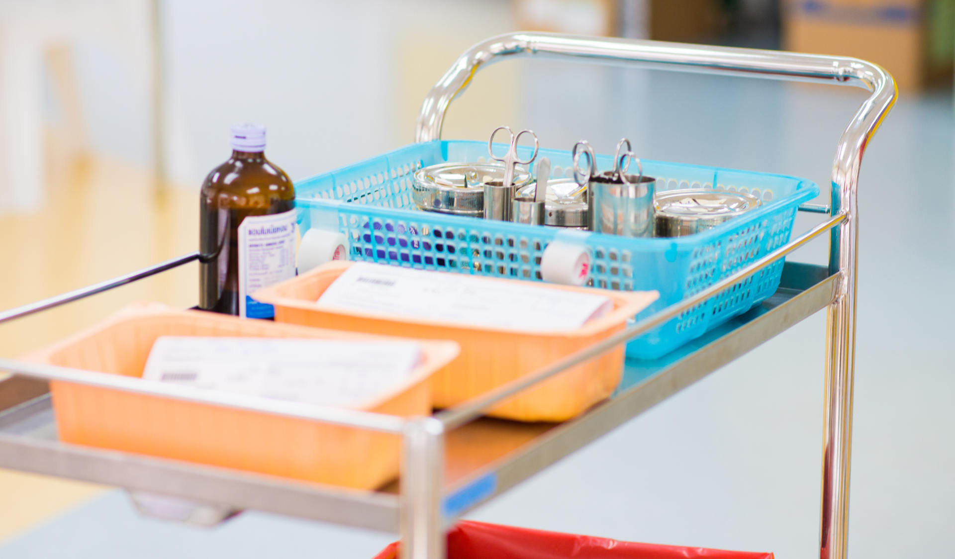 What Features Should You Consider in a Medical Cart